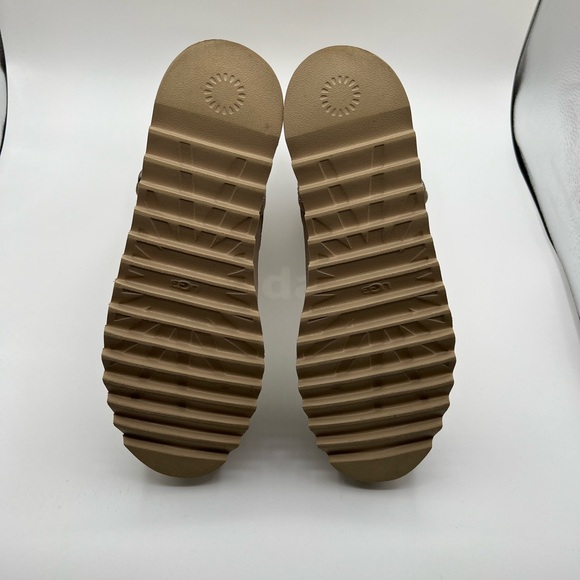 UGG Cream Platform Boots - Size 10 - EXCELLENT CONDITION - Picture 4 of 5